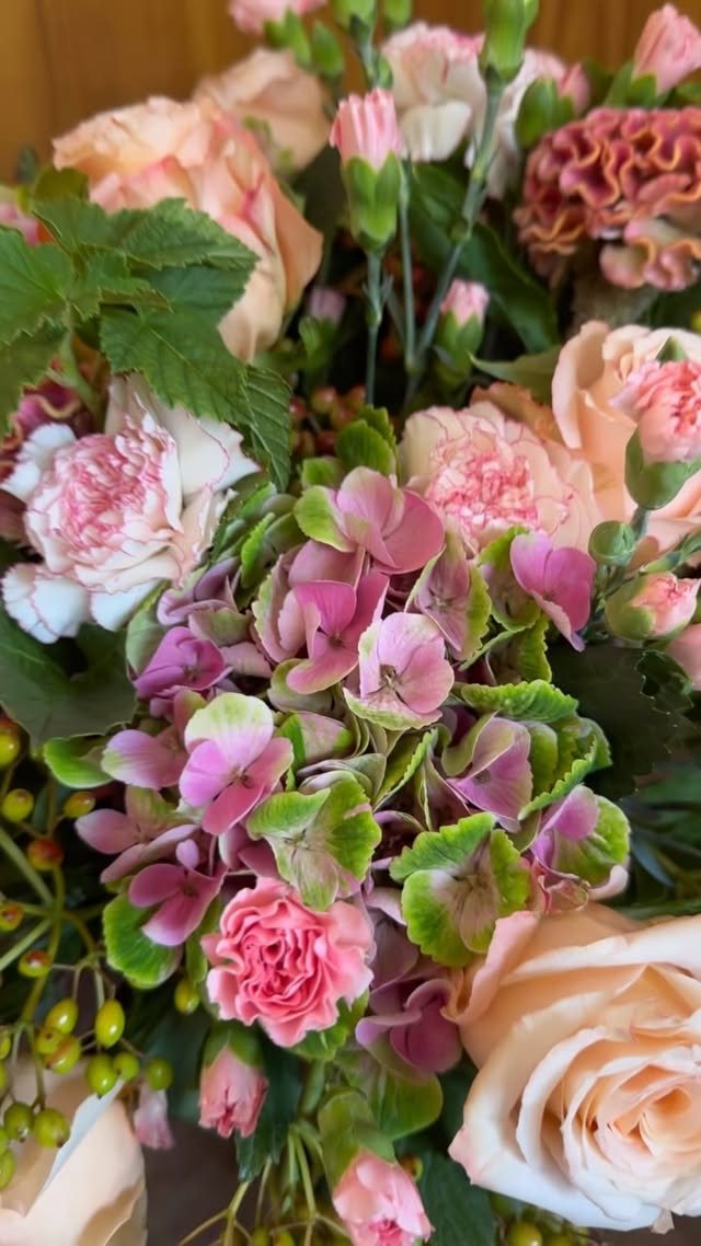 Bouquet champêtre rose et vert
