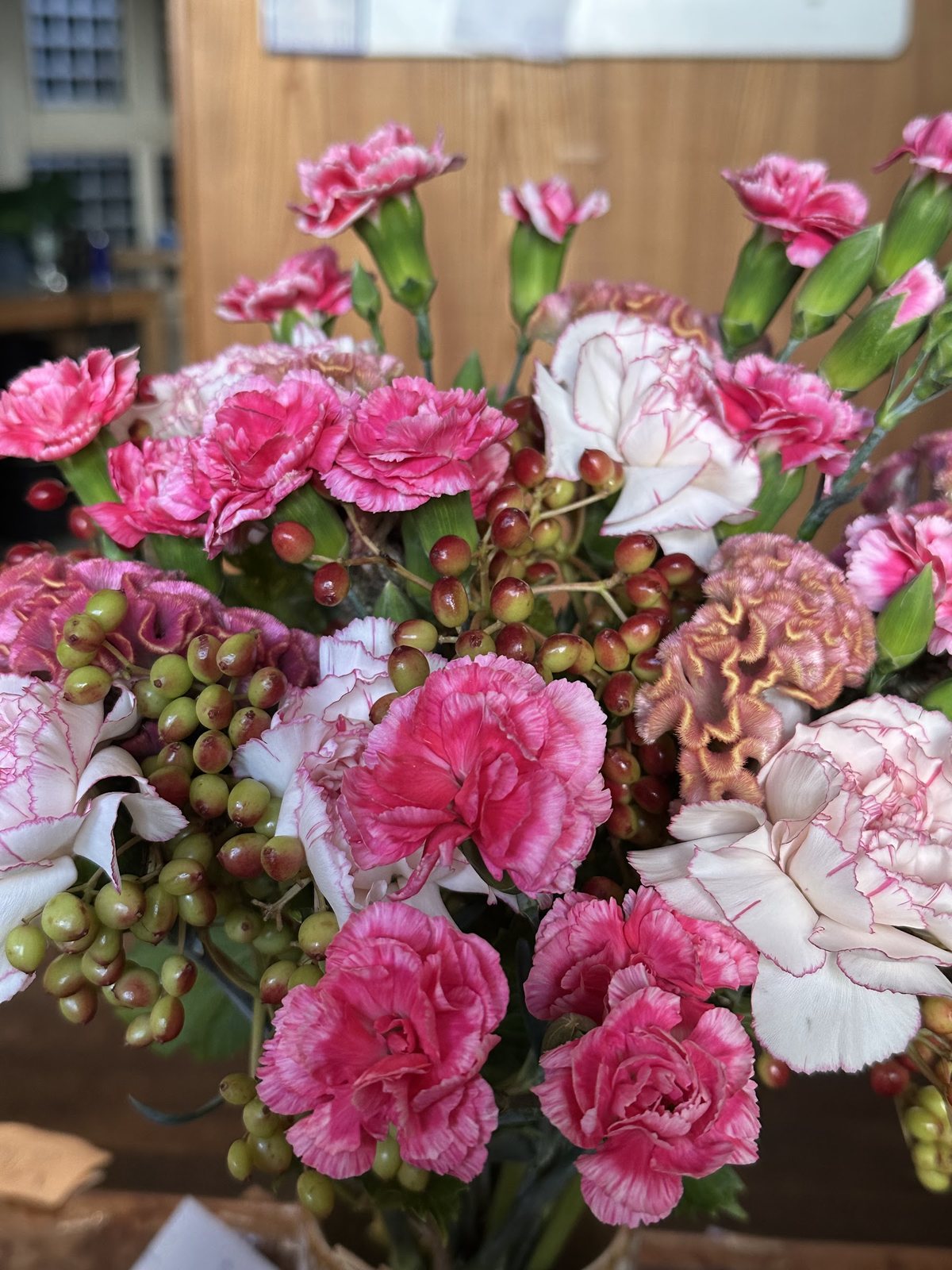 Bouquet d’œillets roses et blancs